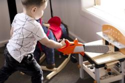 用爱伴随孩子成长：科学方法打造幸福童年，培养心理健康与社会能力